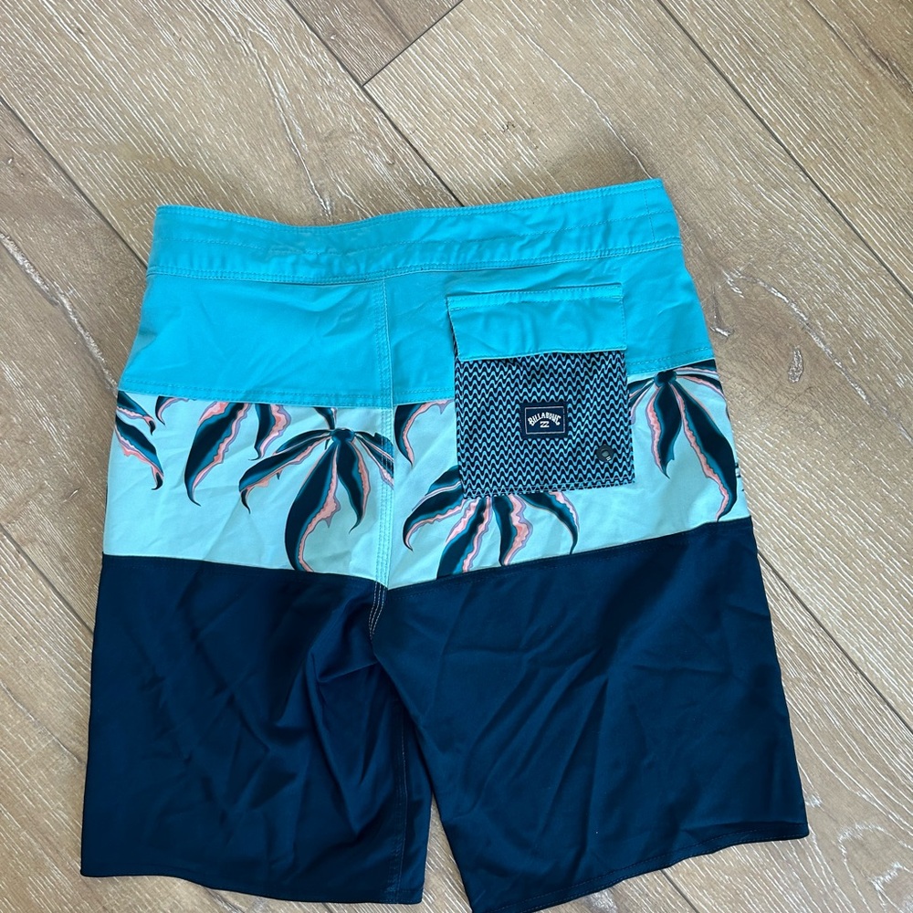Big Boys Billabong Size 27 (16) Swim Trunks - Picture 2 of 4